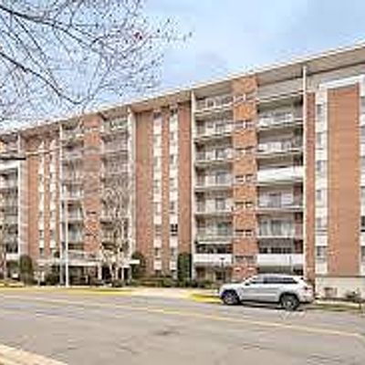 5250 Valley Forge Dr, Alexandria, VA 22304