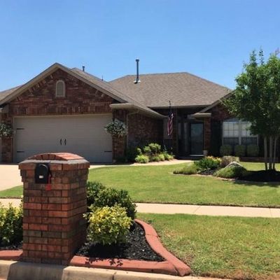 540 E Forest Ln, Mustang, OK 73064