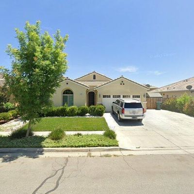 560 Montana De Oro St, Tulare, CA 93274