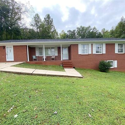 700 Hiatt Rd, Mount Airy, NC 27030