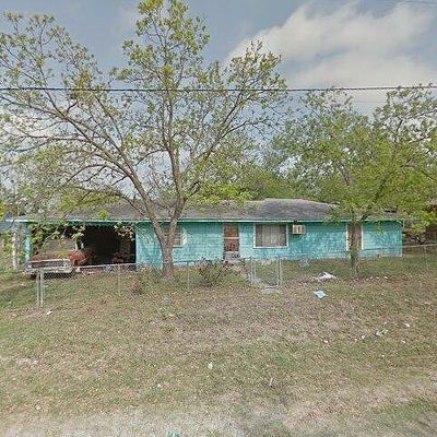 710 4 Th St, Natalia, TX 78059