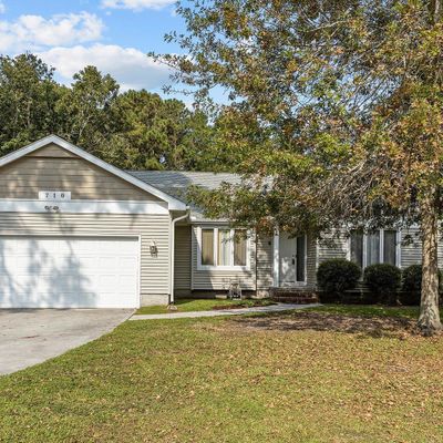 710 Oxford Dr, Morehead City, NC 28557