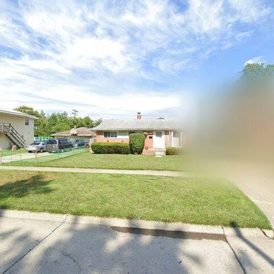 7104 Harrison St, Garden City, MI 48135