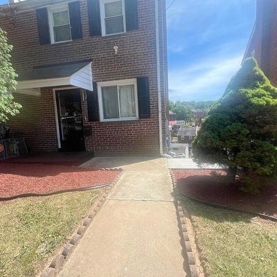 737 Hilltop Ter Se, Washington, DC 20019