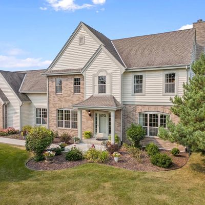 7575 W Highland Ridge Dr, Mequon, WI 53092