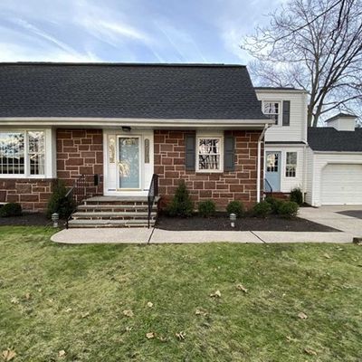 77 Marcotte Ln, Bergenfield, NJ 07621