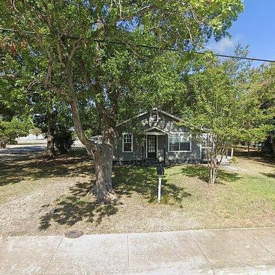 637 Trinity St, Lockhart, TX 78644