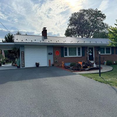 64 W Walter Ave, Greencastle, PA 17225