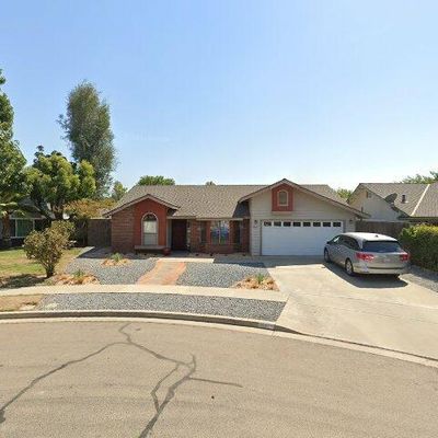 641 E Vine Ct, Visalia, CA 93292