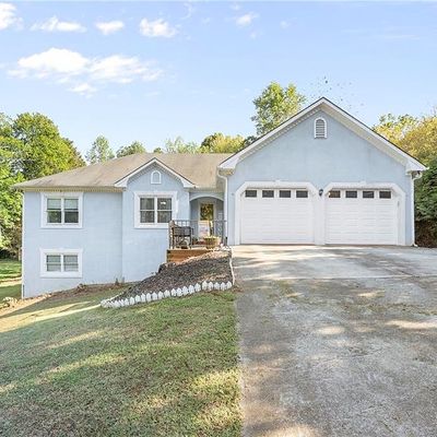 6418 Flat Rock Dr, Flowery Branch, GA 30542