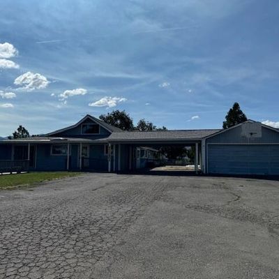 677 W Valley View Road, Talent, OR 97540