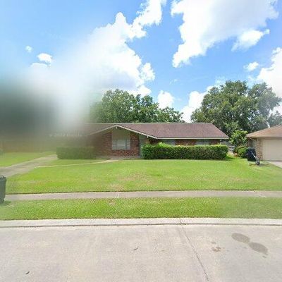 685 Birchwood Dr, Port Neches, TX 77651