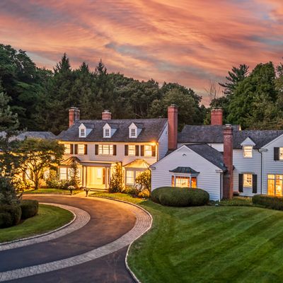 87 N Wilton Rd, New Canaan, CT 06840