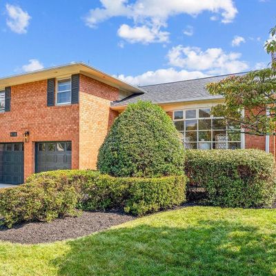 8713 Bradmoor Dr, Bethesda, MD 20817