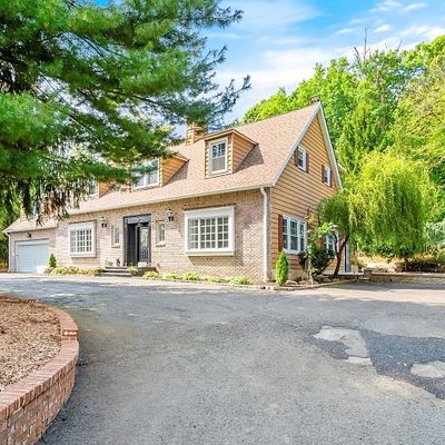 89 East Dr, Watchung, NJ 07069