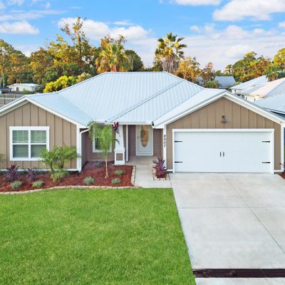 8907 Laird St, Panama City, FL 32408