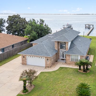 8909 Schooner Ct, Navarre, FL 32566