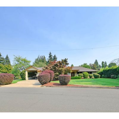 925 Ascot Dr, Eugene, OR 97401