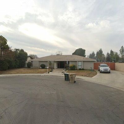 8009 Selkirk Dr, Bakersfield, CA 93309