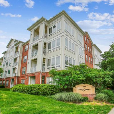 801 S Greenbrier St #220, Arlington, VA 22204