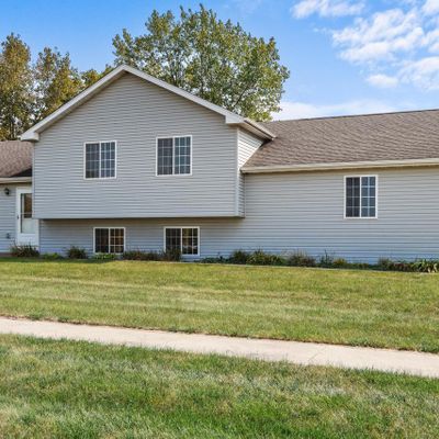 810 Sunnyside Dr, Elkhorn, WI 53121