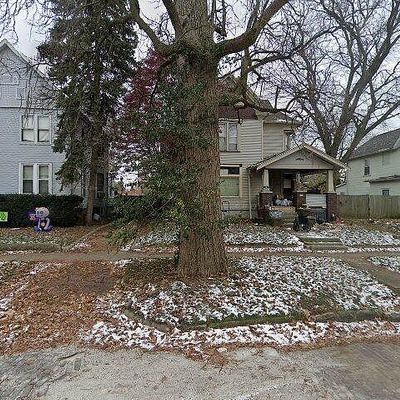 811 E. Jefferson, Bloomington, IL 61701