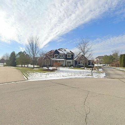 W287 N6269 Nestling Ct, Hartland, WI 53029