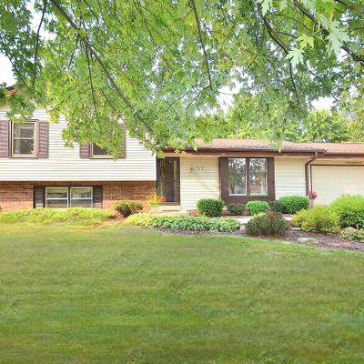 W224 N2589 Springwood Ln, Waukesha, WI 53186