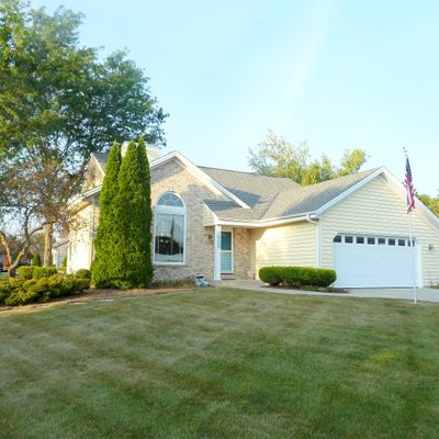 1003 Arrowwood Ct, Pewaukee, WI 53072