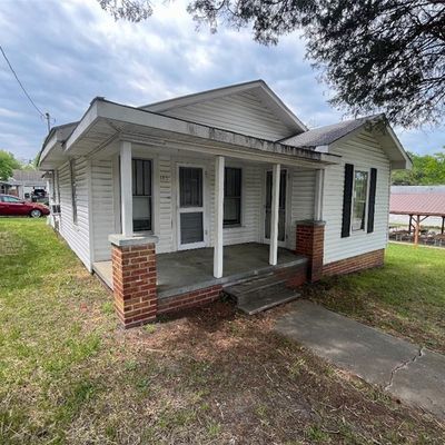 102 Church St, Thomasville, NC 27360