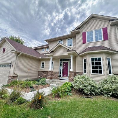 1168 Hawthorne Cir, Shakopee, MN 55379