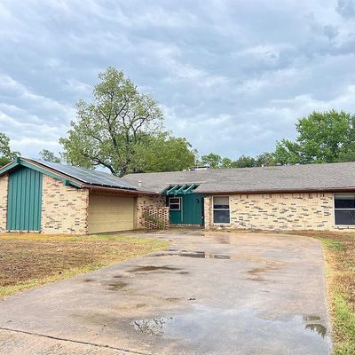 105 Royal Oaks Dr, Greenville, TX 75402