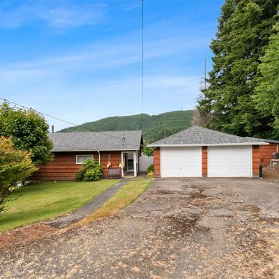 1242 Mill St, Raymond, WA 98577