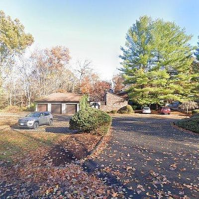 13 Hearthstone Dr, Brookfield, CT 06804