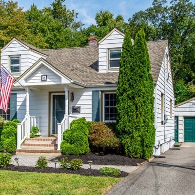 16 Walnut St, Bloomingdale, NJ 07403