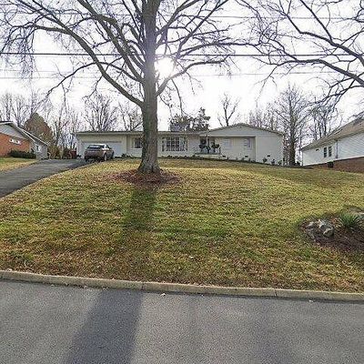 1616 Fairway Dr, Johnson City, TN 37601