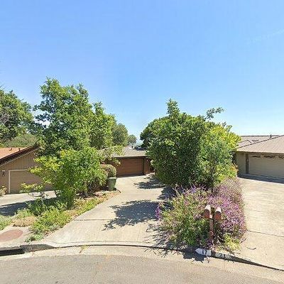 17 Knolltop Ct, Novato, CA 94945