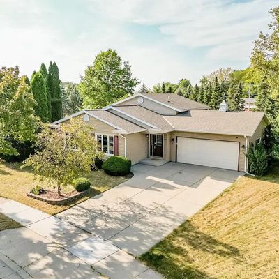 1708 Erin Ln, Waukesha, WI 53188