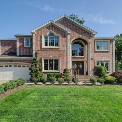 145 Thomas Dr, Paramus, NJ 07652