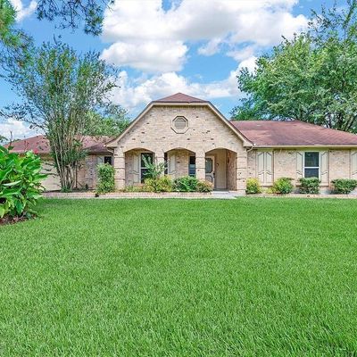 1502 Windsor Dr, Friendswood, TX 77546