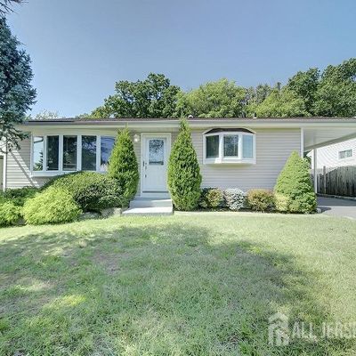 151 Kendall Dr, Parlin, NJ 08859