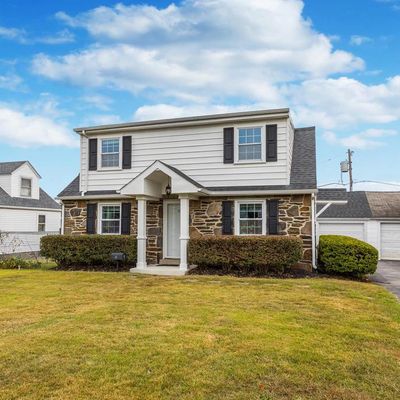 18 Sheridan Ln, Aston, PA 19014