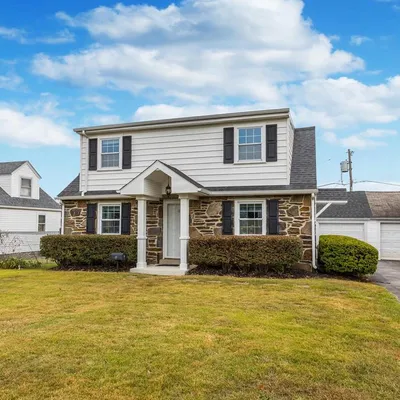 18 Sheridan Ln, Aston, PA 19014