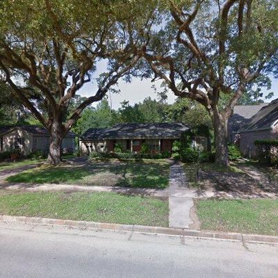 228 E Circuit Dr, Beaumont, TX 77706