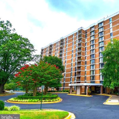 2311 Pimmit Dr #1005, Falls Church, VA 22043