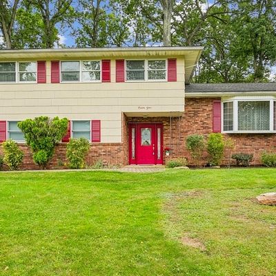 24 Kentwood Rd, Succasunna, NJ 07876