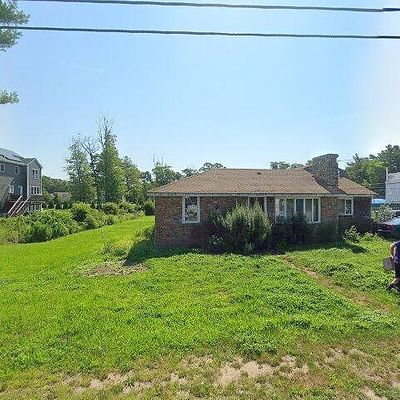 240 Fisher Rd, North Dartmouth, MA 02747