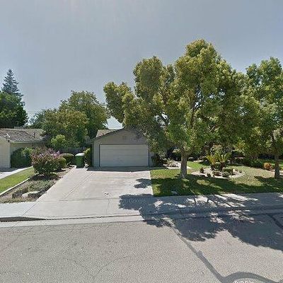 2425 Sarah Cir, Selma, CA 93662