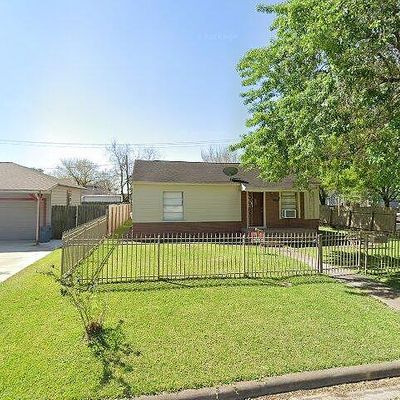 2111 3 Rd St, Galena Park, TX 77547