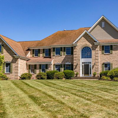 22 Hunters Ridge Dr, Pennington, NJ 08534